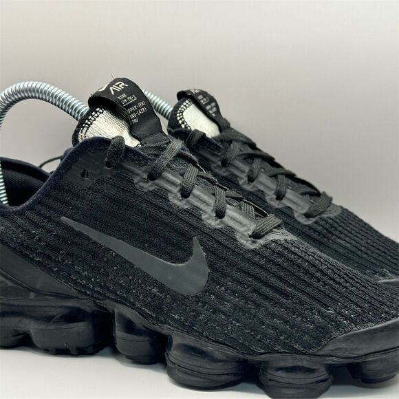 Size 4.5 - Nike Air VaporMax Flyknit 3 GS Kids Black Athletic Running BQ5238-001 - Picture 1 of 8